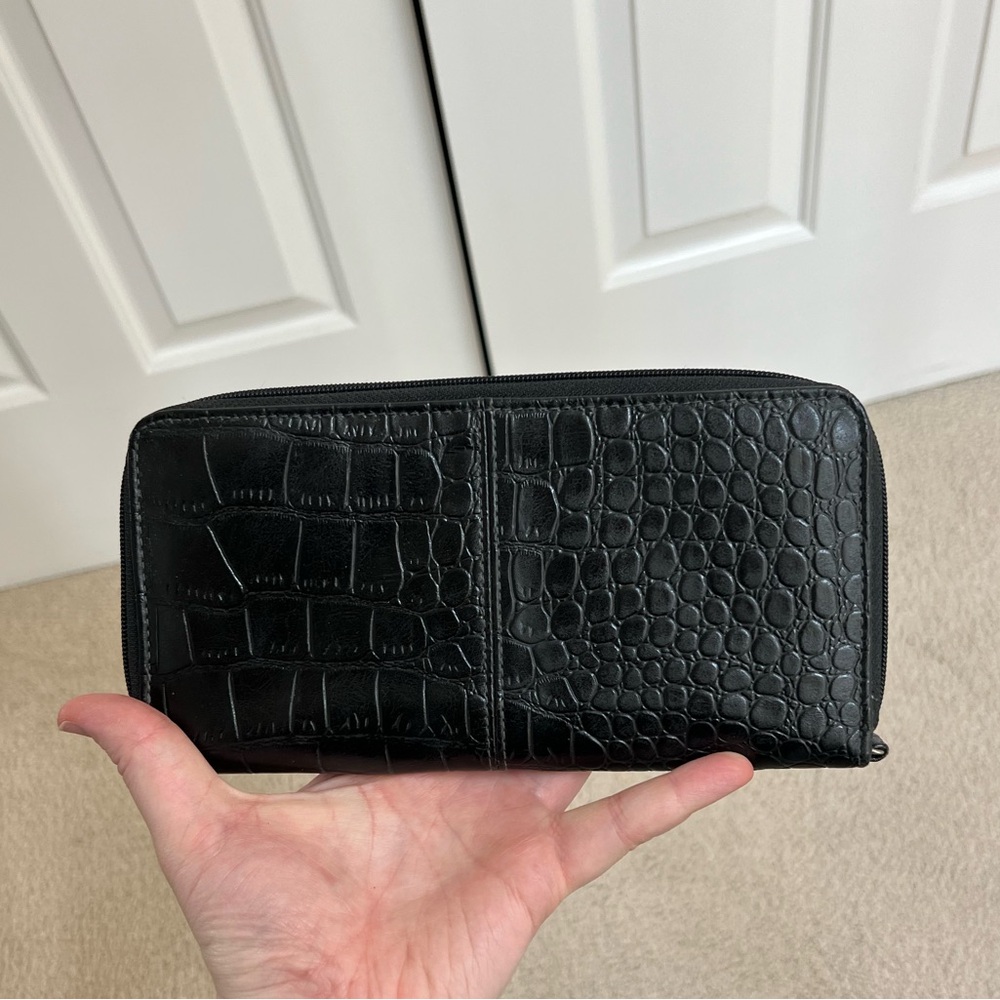 Jessica Simpson Croc Embossed Wallet - Picture 2 of 3